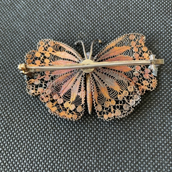 Filigree sterling silver butterfly brooch. - Picture 2 of 4